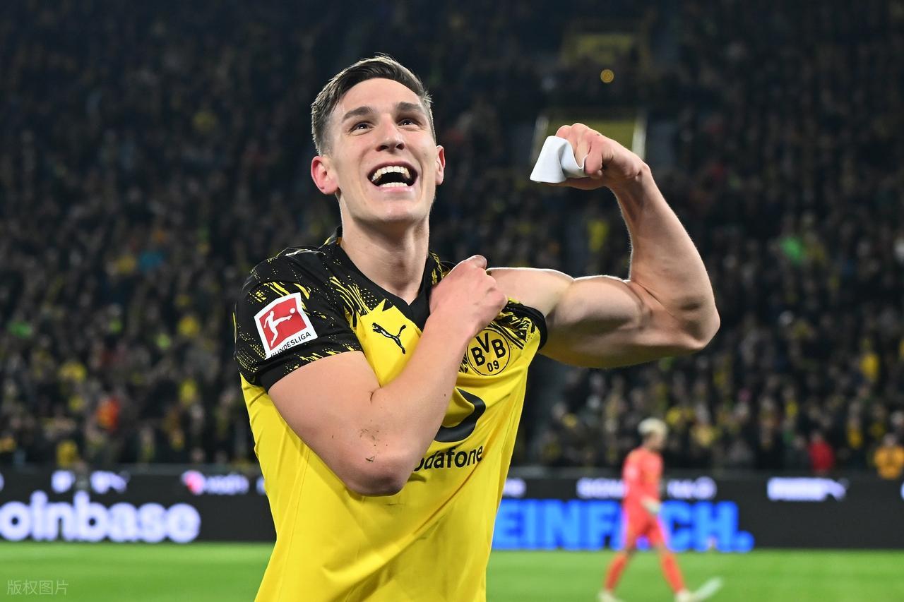 德甲最新积分战报 多特大胜差拜仁8分 斯图加特4轮不败冲进前3